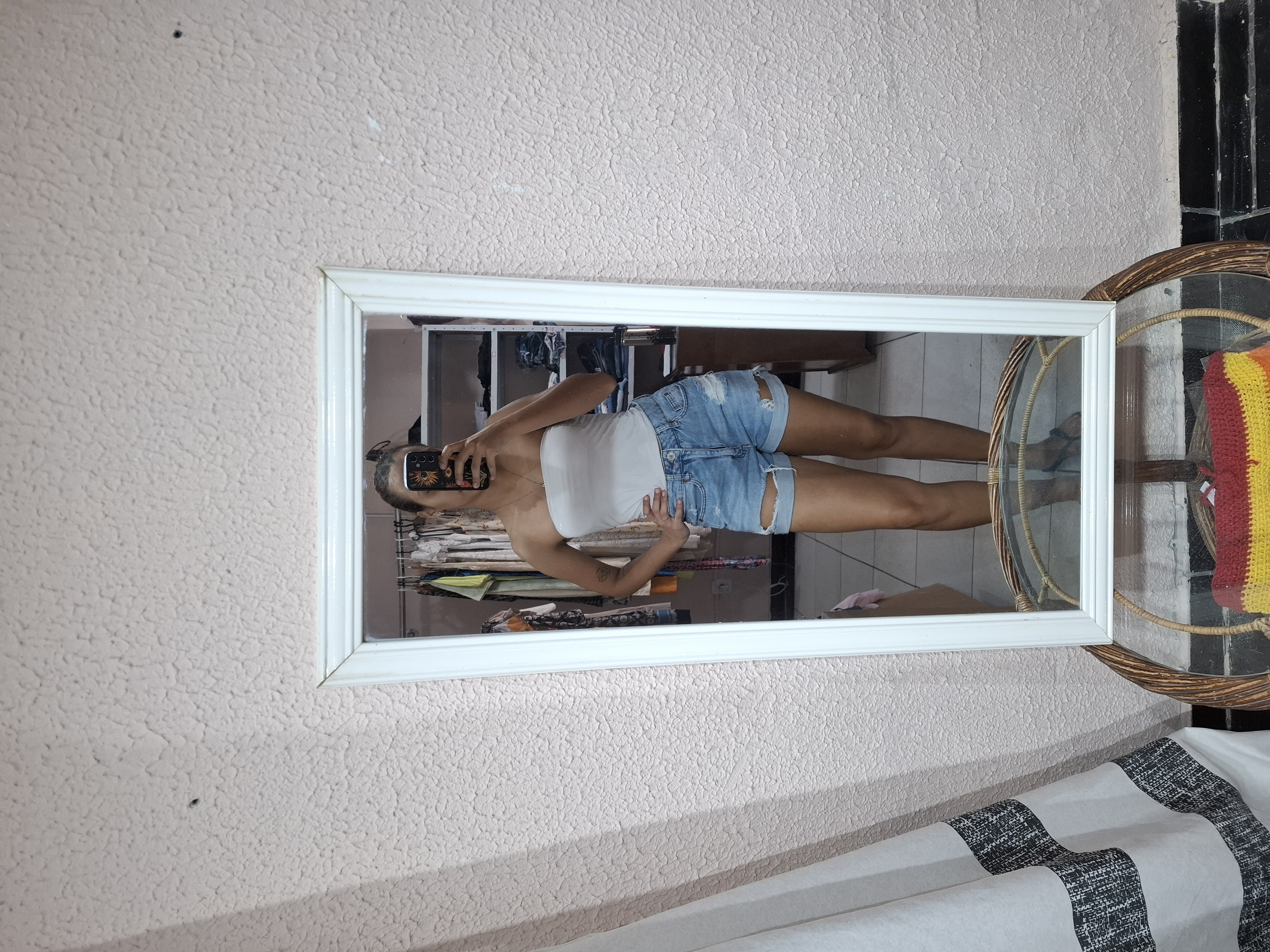 Short jeans mom