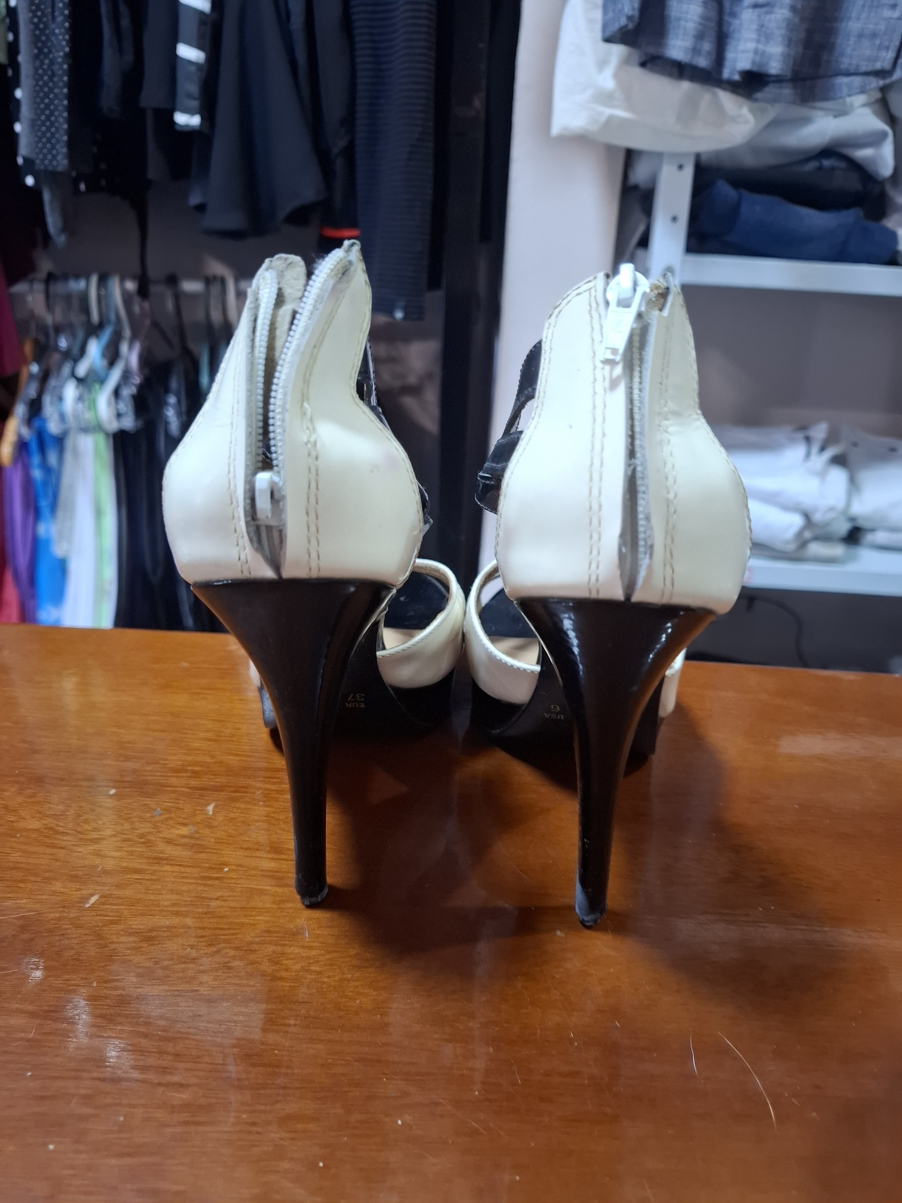 Salto creme com preto - foto 3