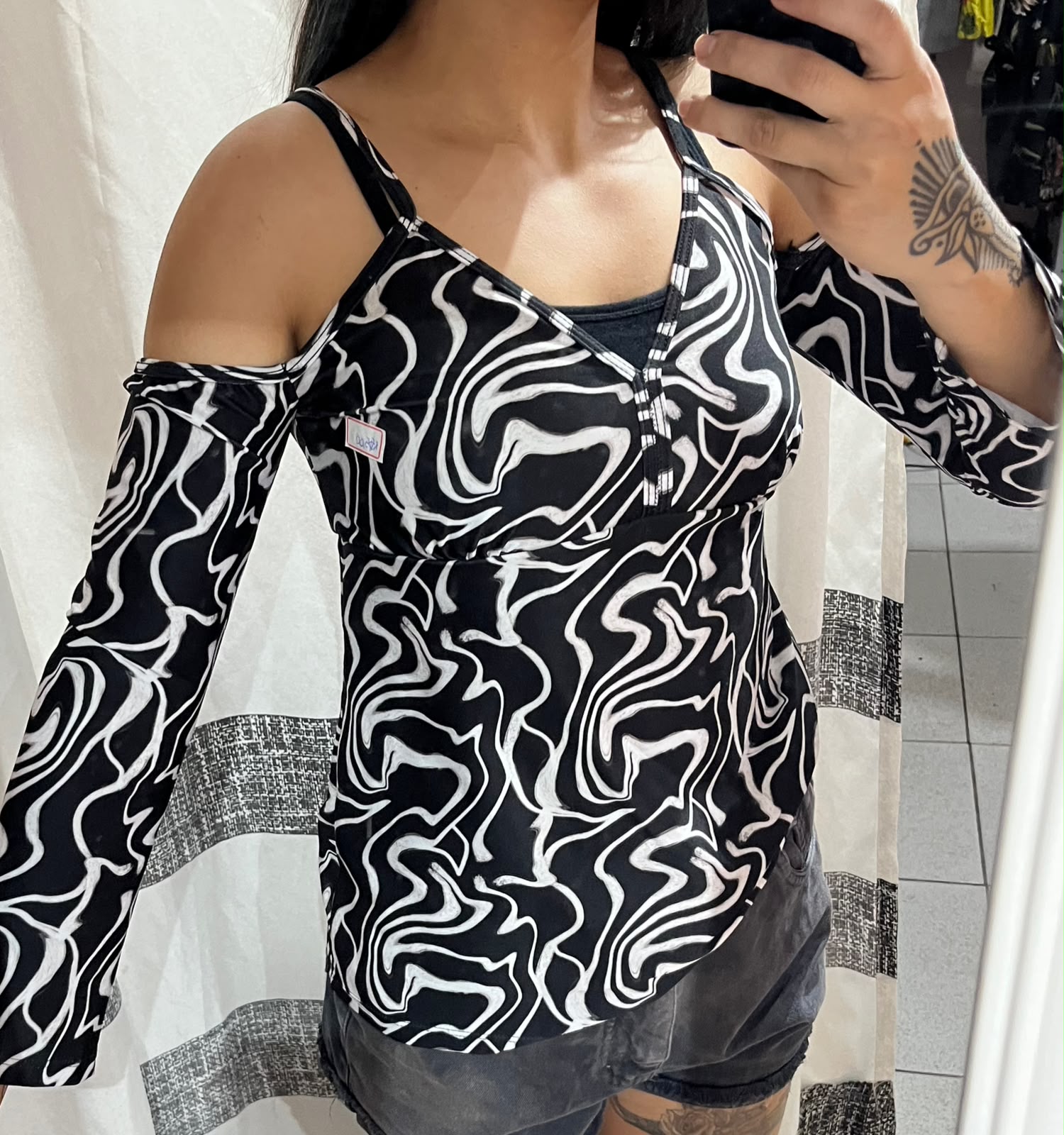 Blusa mesclada preto e branco