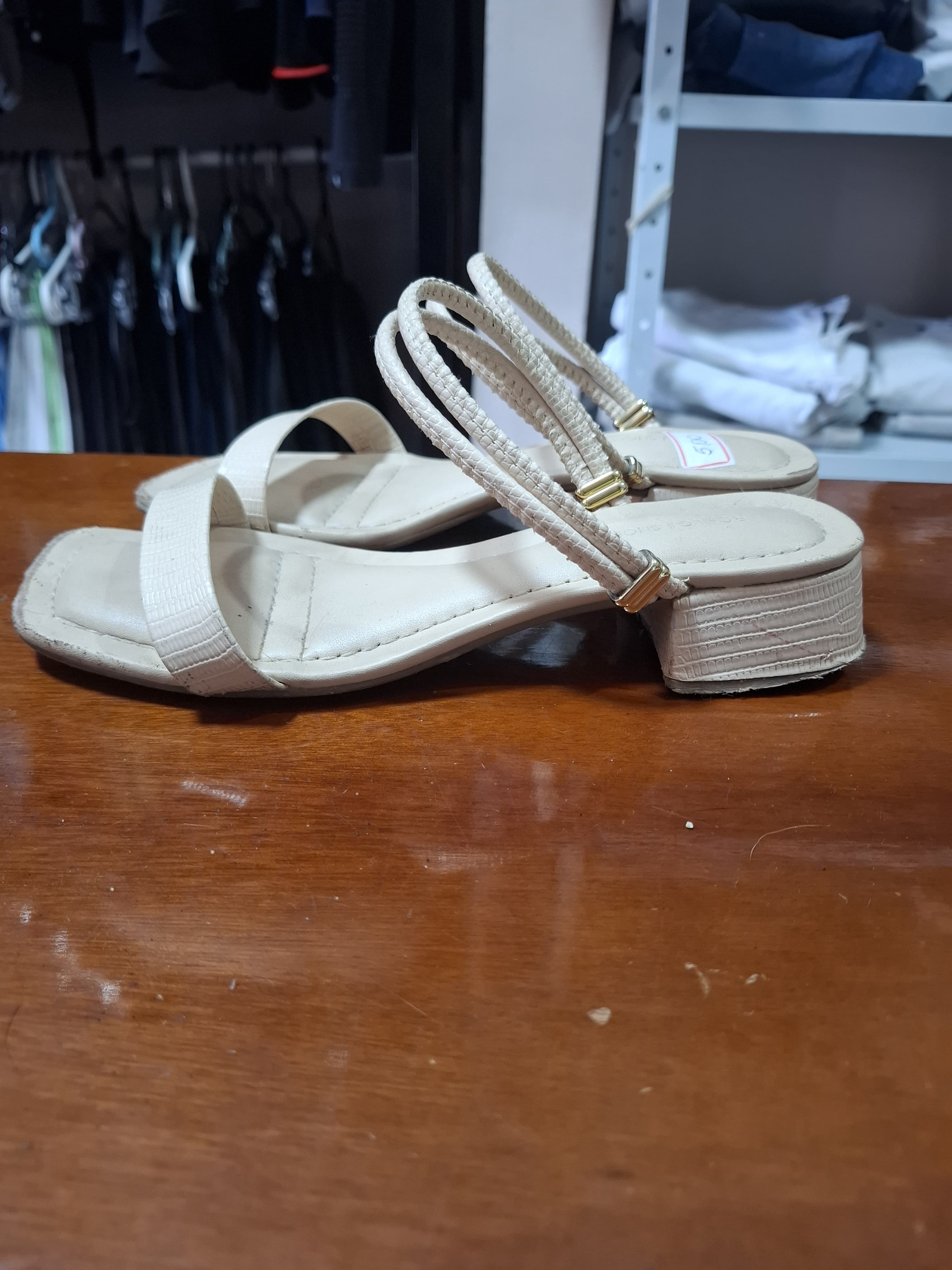 Sandalia creme