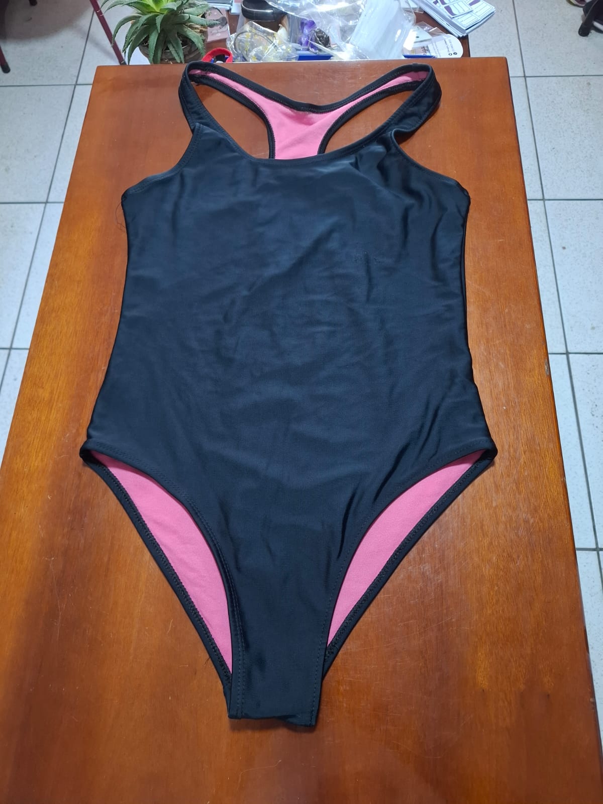 Maiô preto adulto