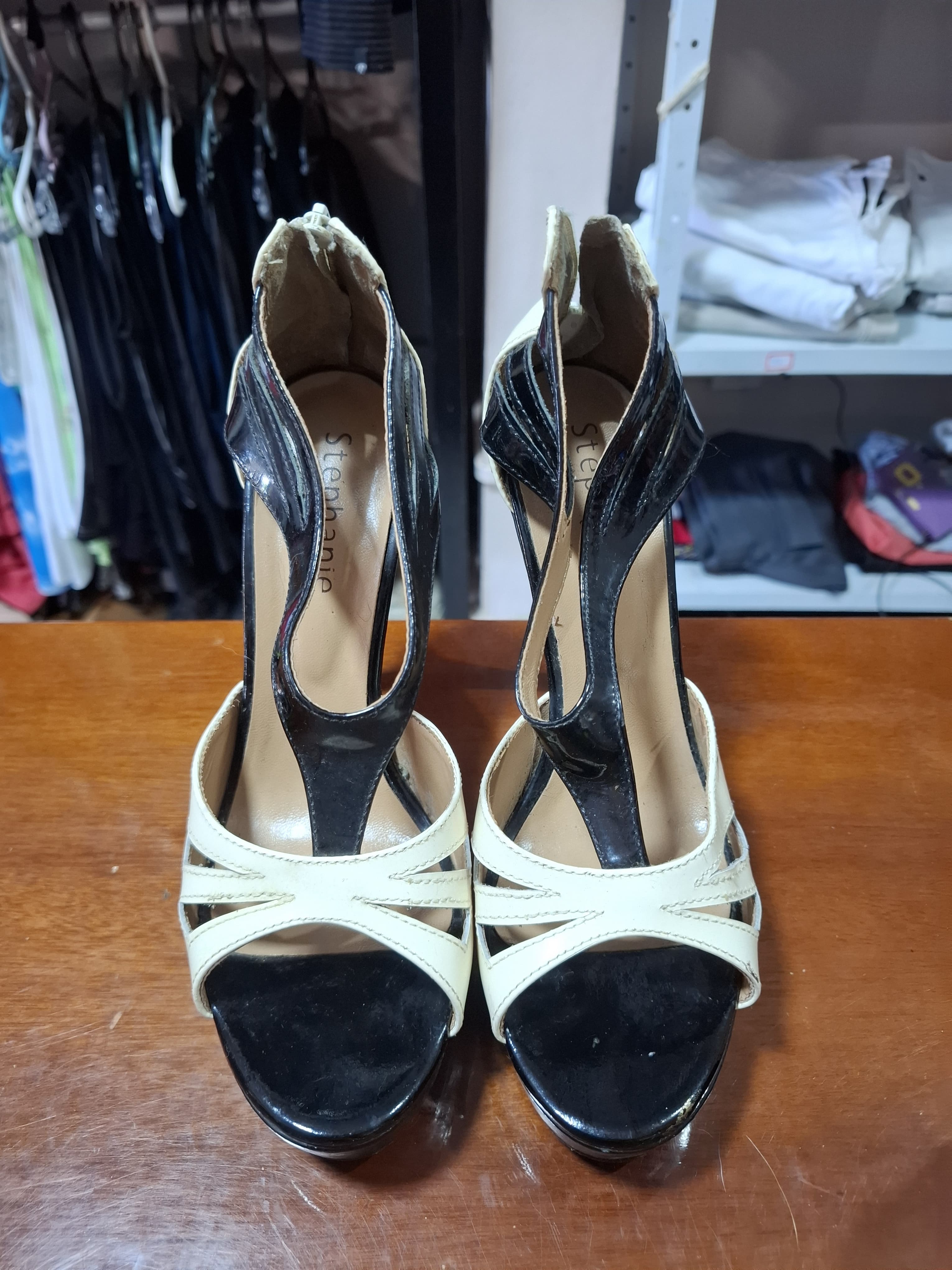 Salto creme com preto - foto 2