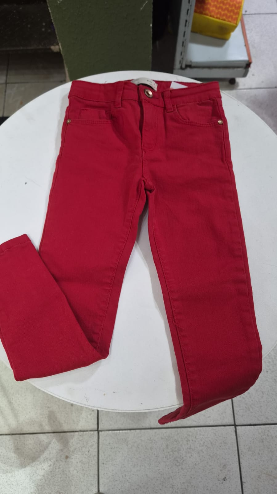 Calça jeans vermelha