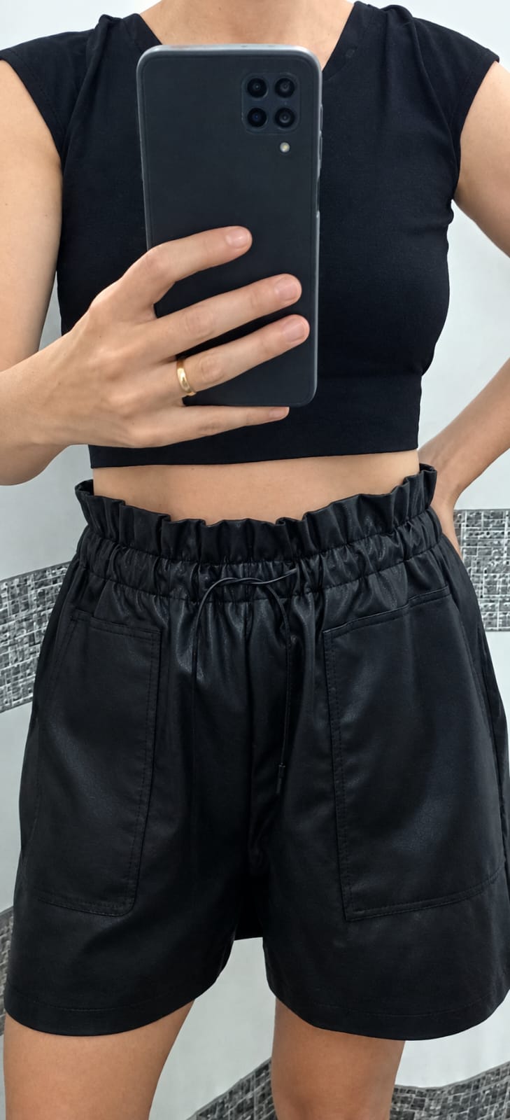 Cropped preto