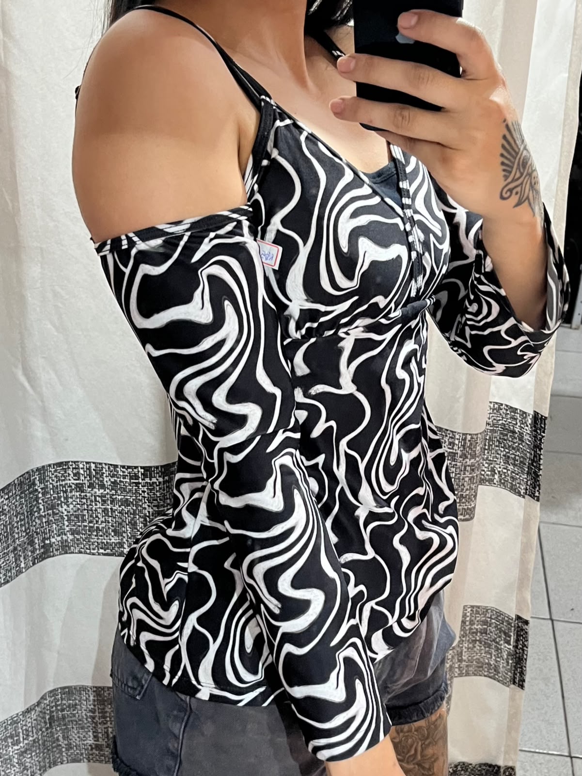 Blusa mesclada preto e branco - foto 2