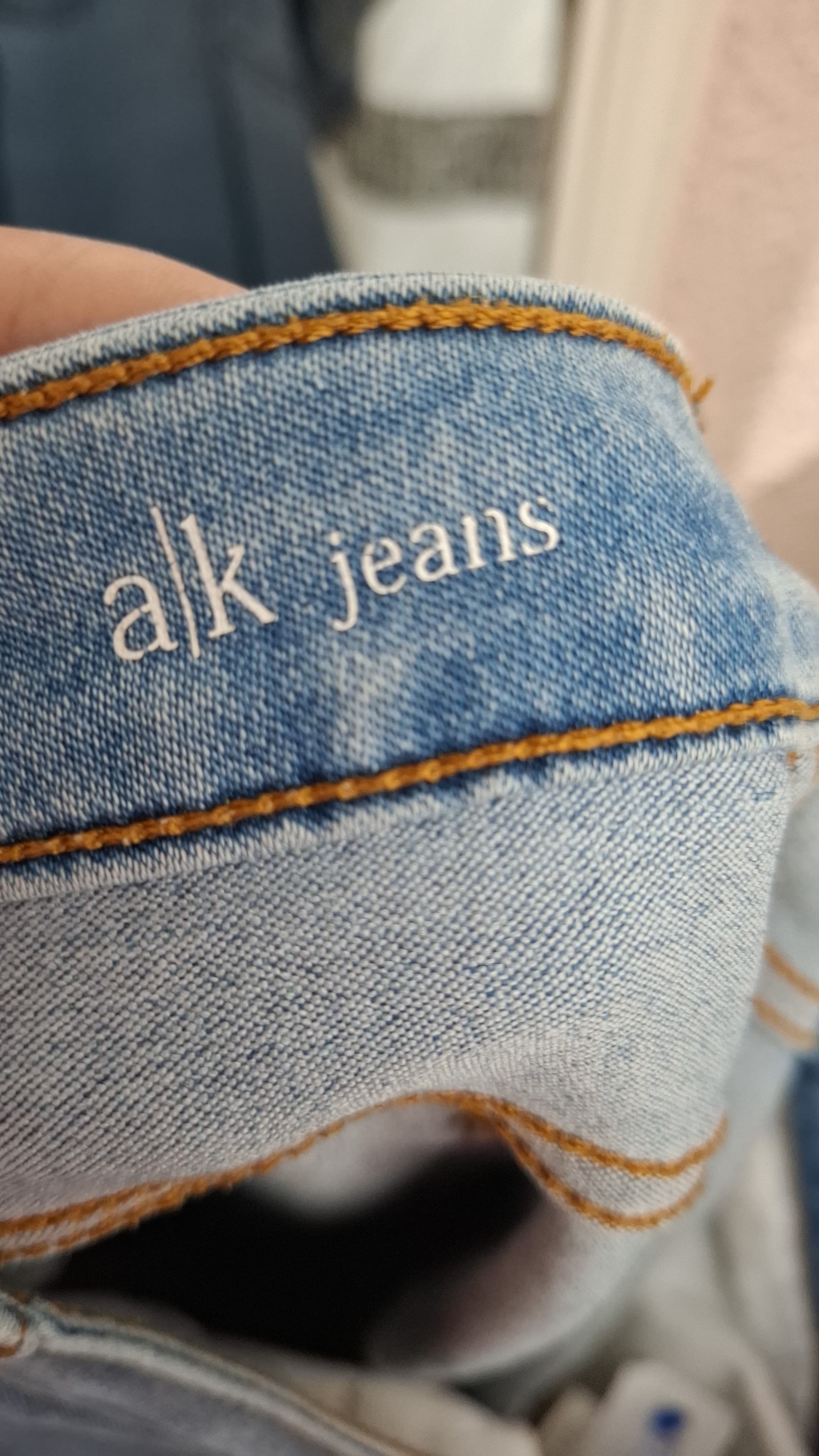 Calça jeans lavagem clara skinny - foto 4